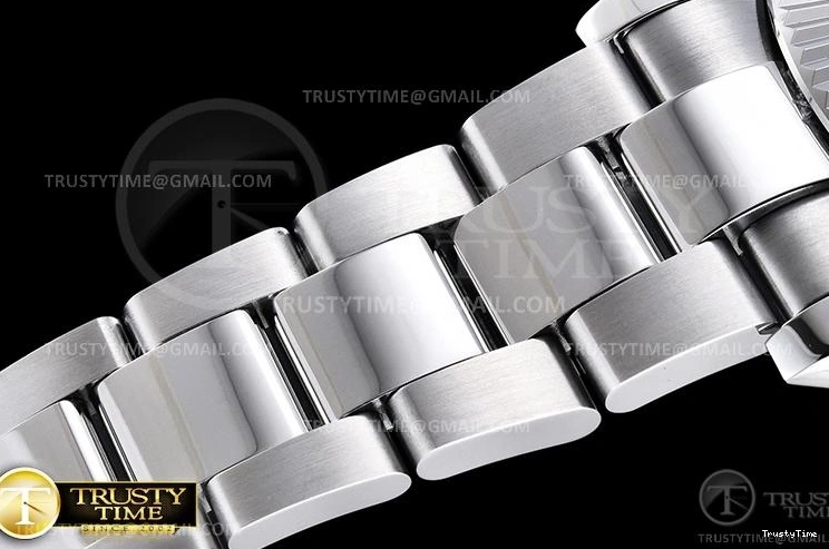 1026 Unisex R2DJ0253H – DJ2 41mm 649